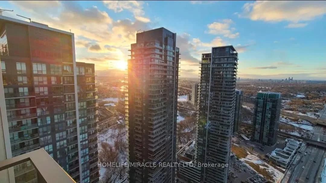 Photo of Lakeshore Boulevard in Toronto · Mimico