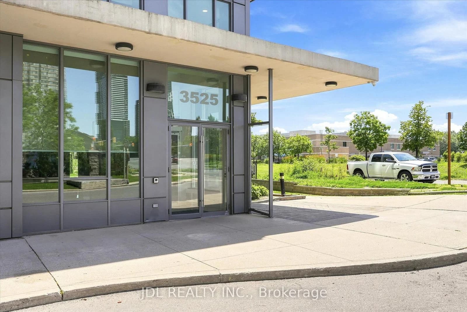 Kariya Drive in Mississauga · Fairview — photo 2