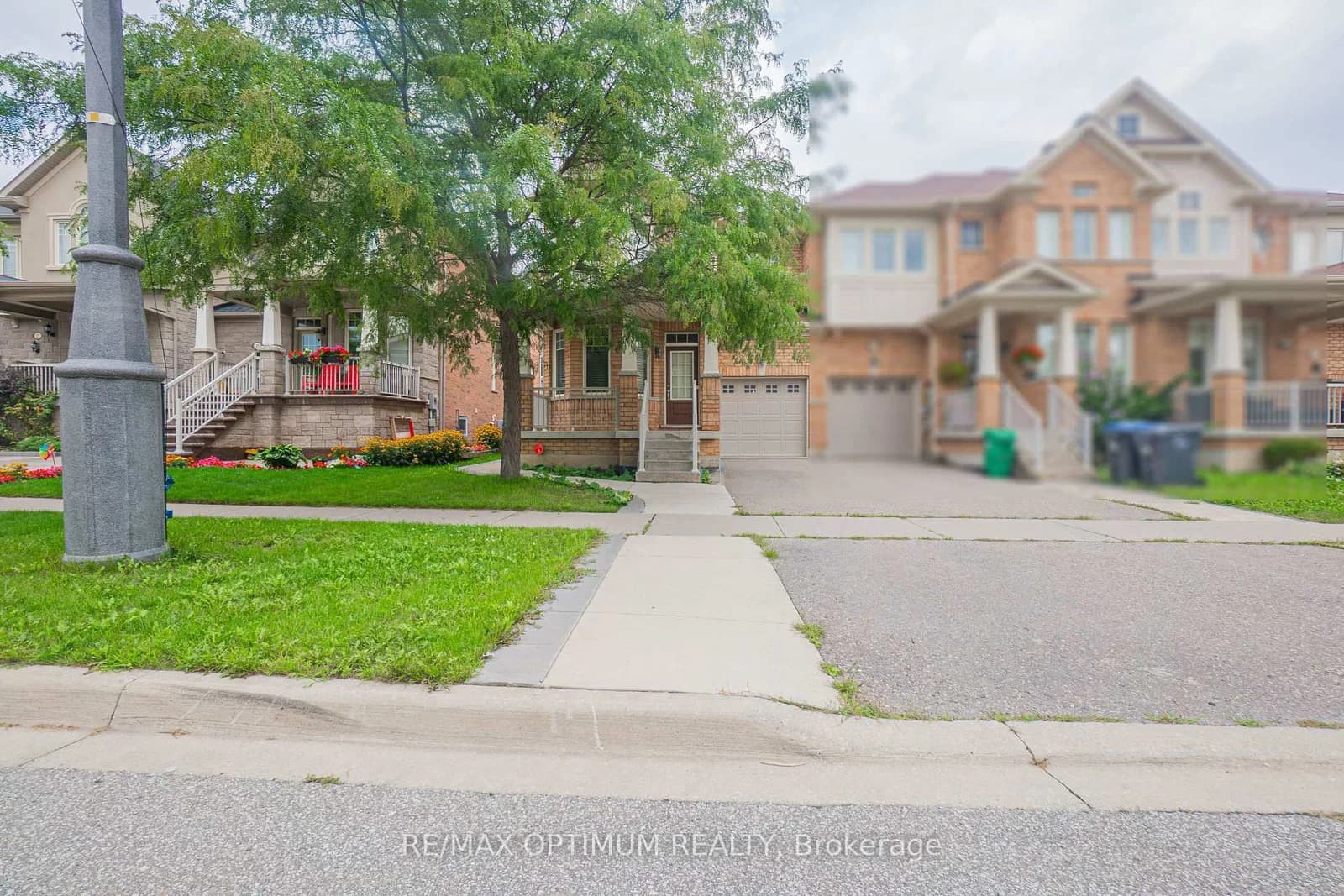 Merrickville Way in Brampton · Bram West — photo 2