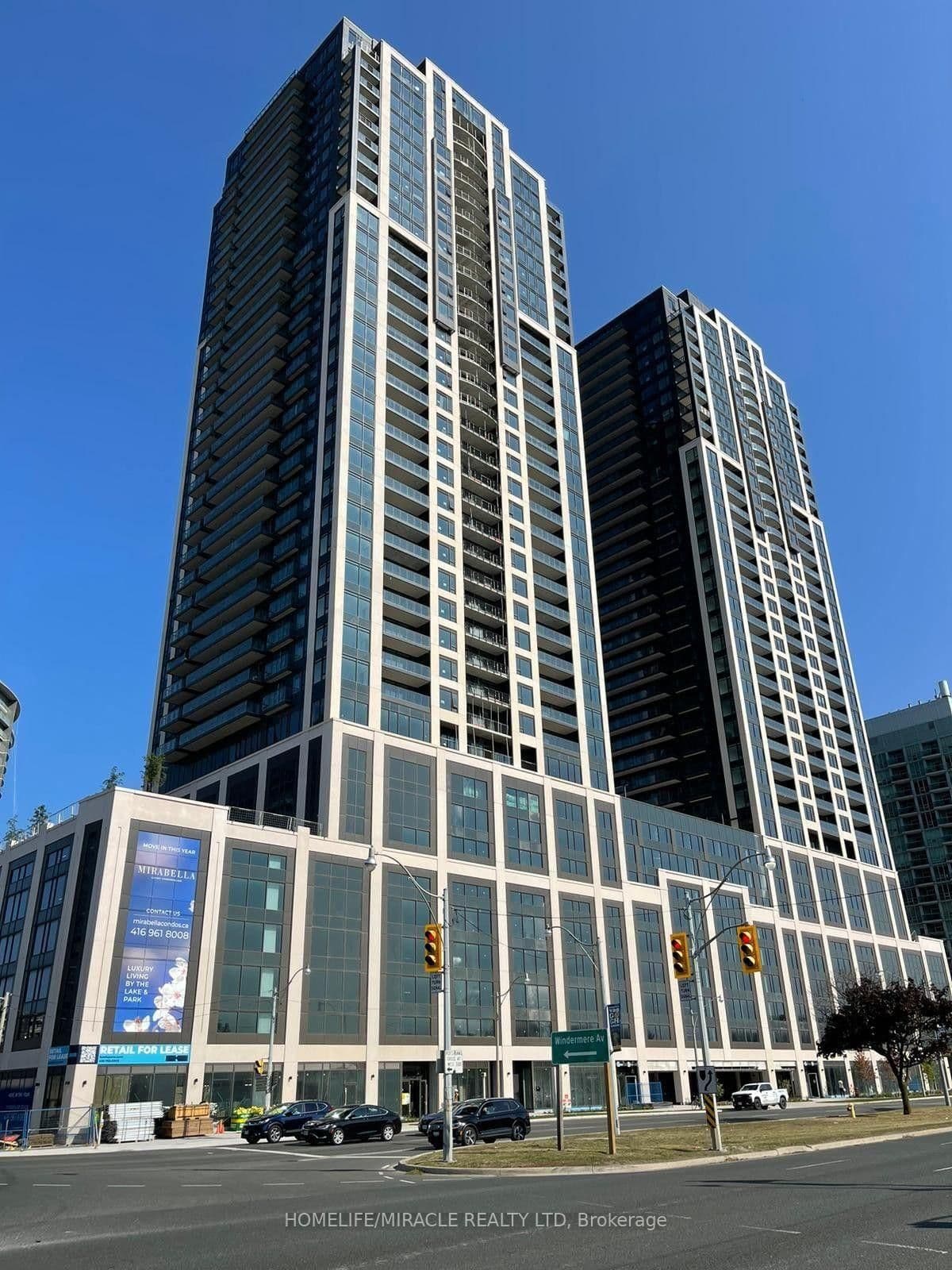 Photo of Lakeshore Boulevard in Toronto · High Park-Swansea