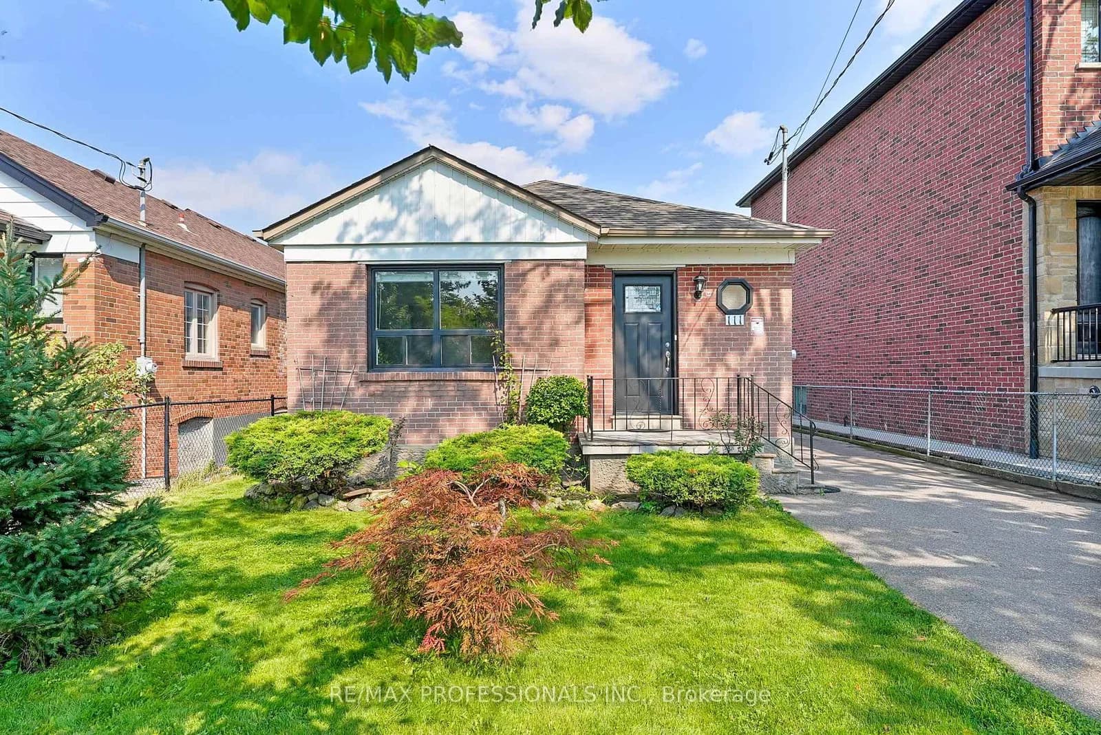 Photo of Wesley Street in Toronto · Stonegate-Queensway