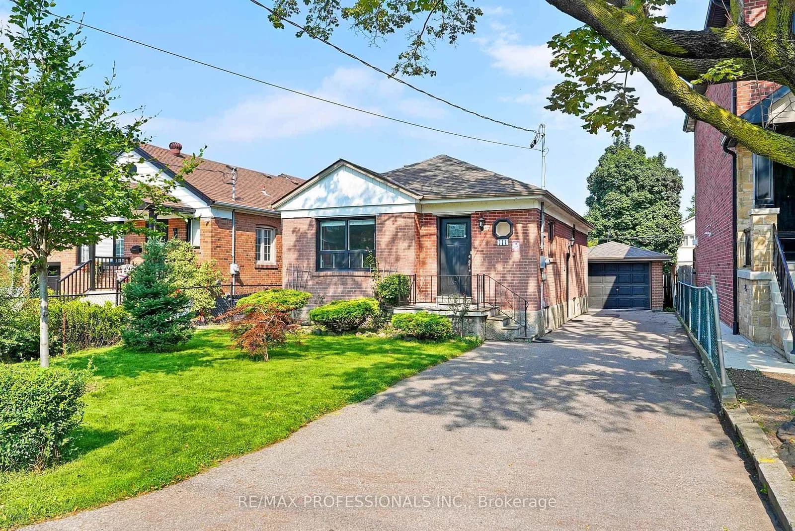 Wesley Street in Toronto · Stonegate-Queensway — photo 2
