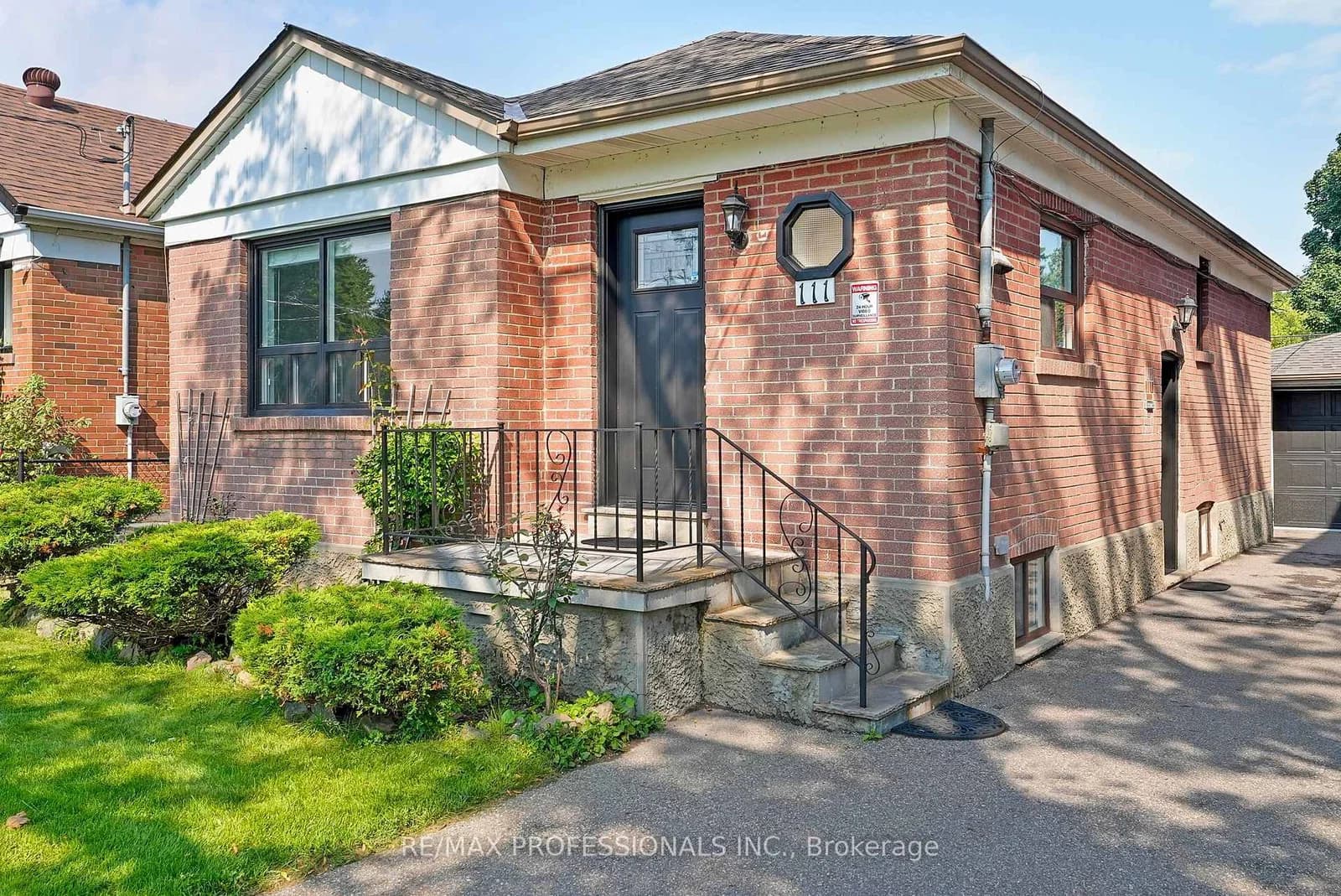 Wesley Street in Toronto · Stonegate-Queensway — photo 3