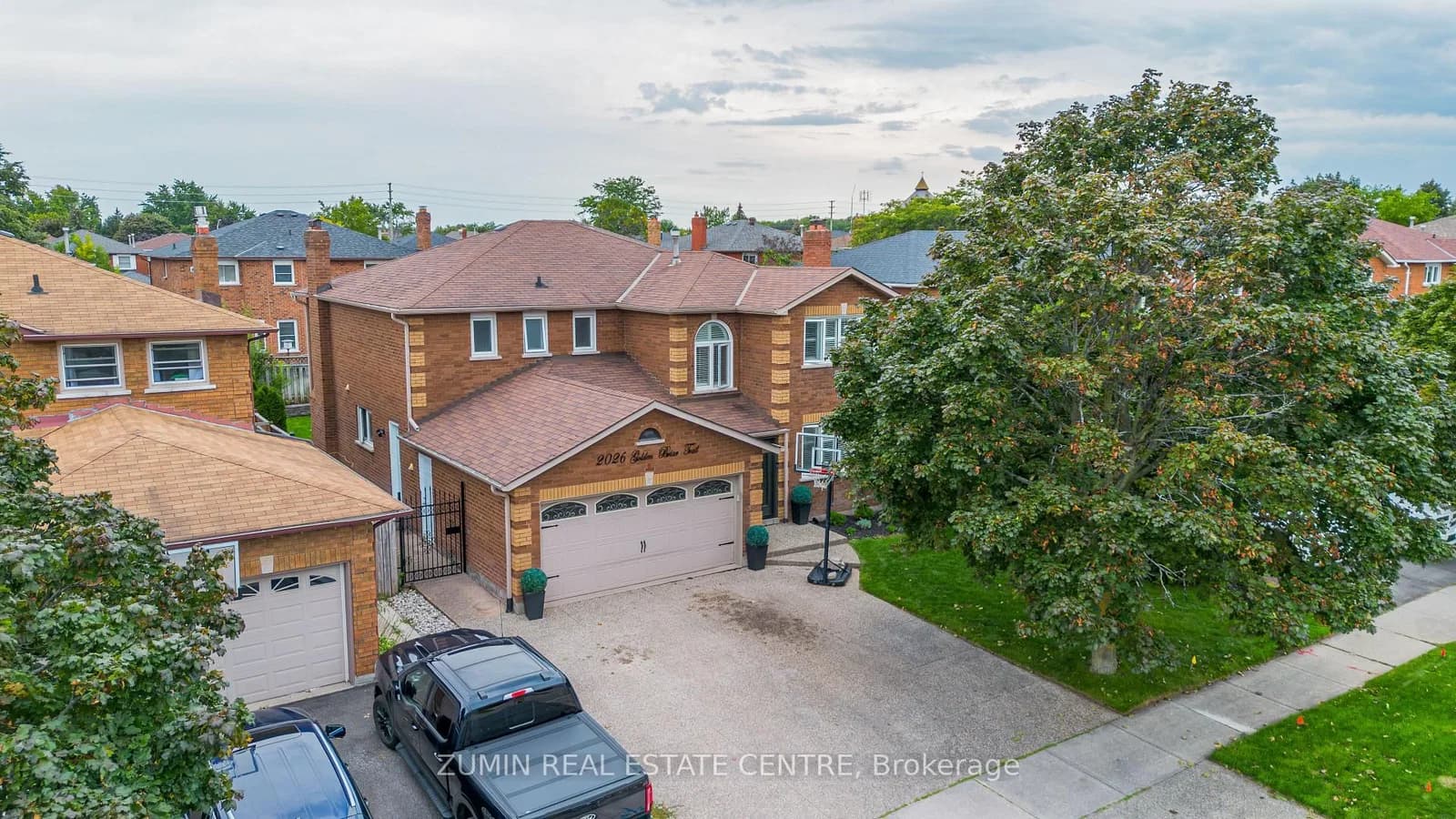 Golden Briar Trail in Oakville · Wedgewood Creek — photo 2