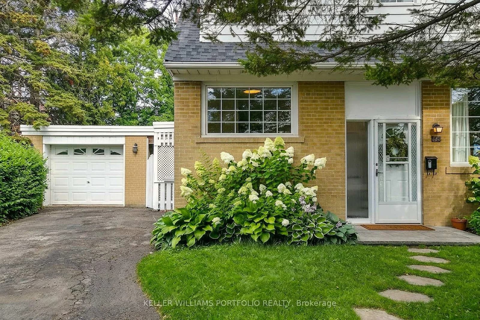 Sabrina Dr Drive in Toronto · Willowridge-Martingrove-Richview — photo 3