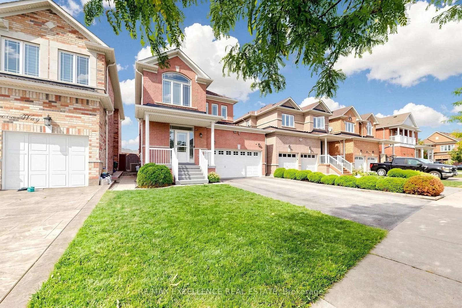 Lynngrove Way in Brampton · Bram East — photo 2