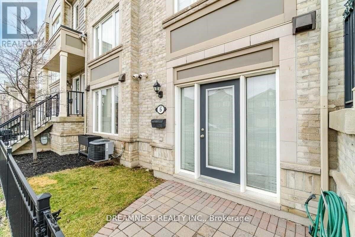 Oscar Peterson Boulevard in Mississauga · Churchill Meadows — photo 2