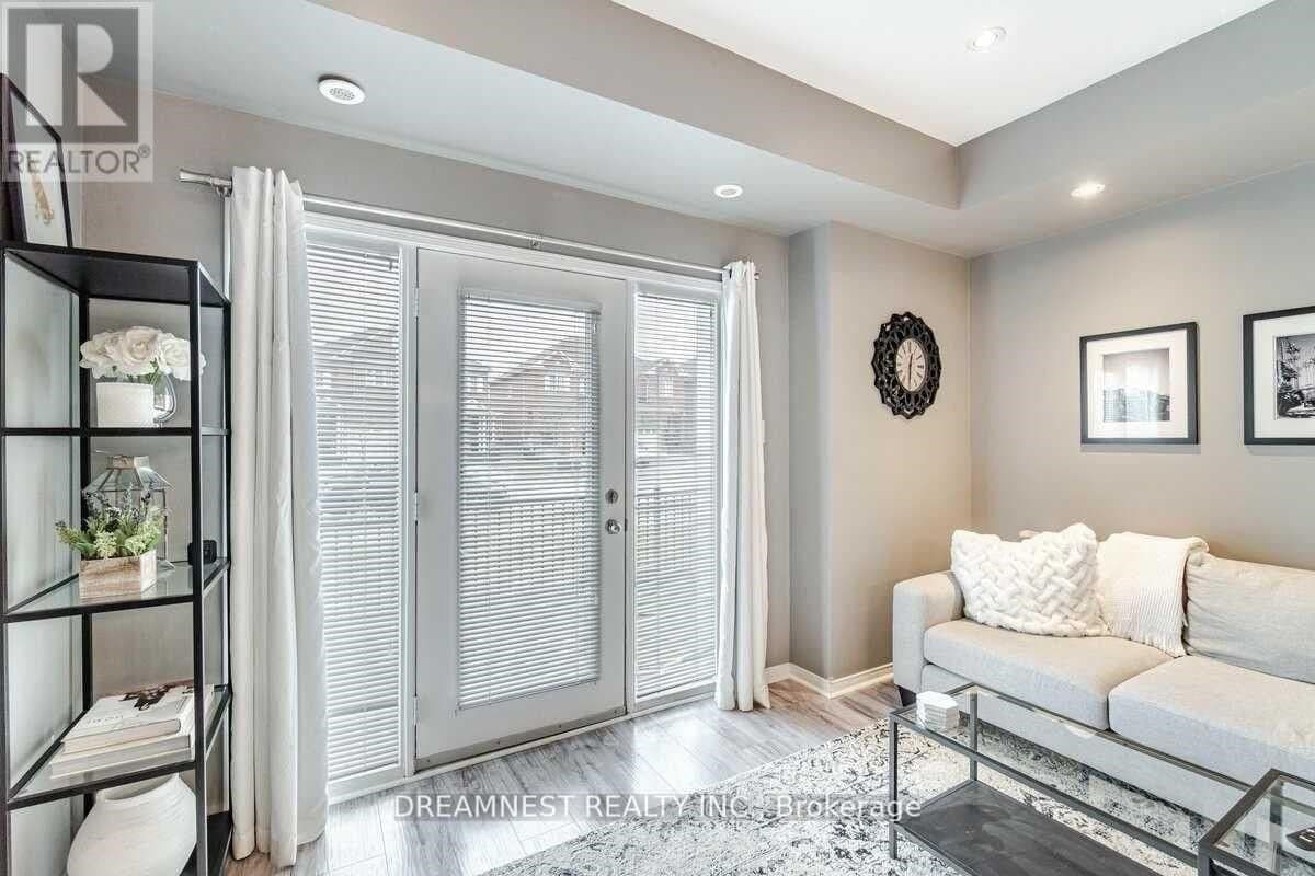Oscar Peterson Boulevard in Mississauga · Churchill Meadows — photo 3