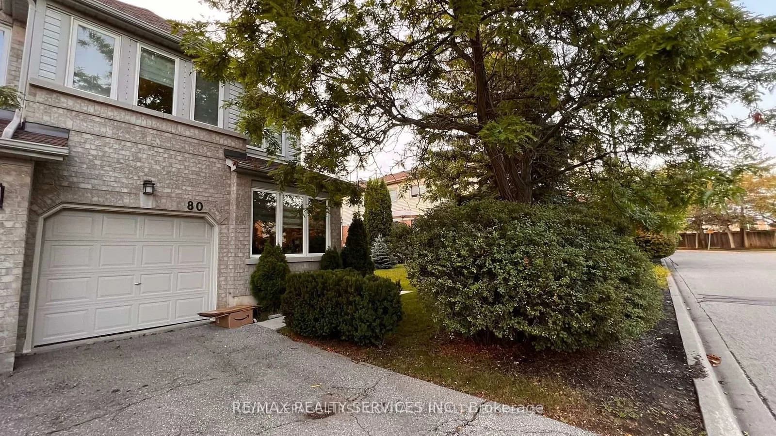 Photo of Thomas Street in Mississauga · Central Erin Mills
