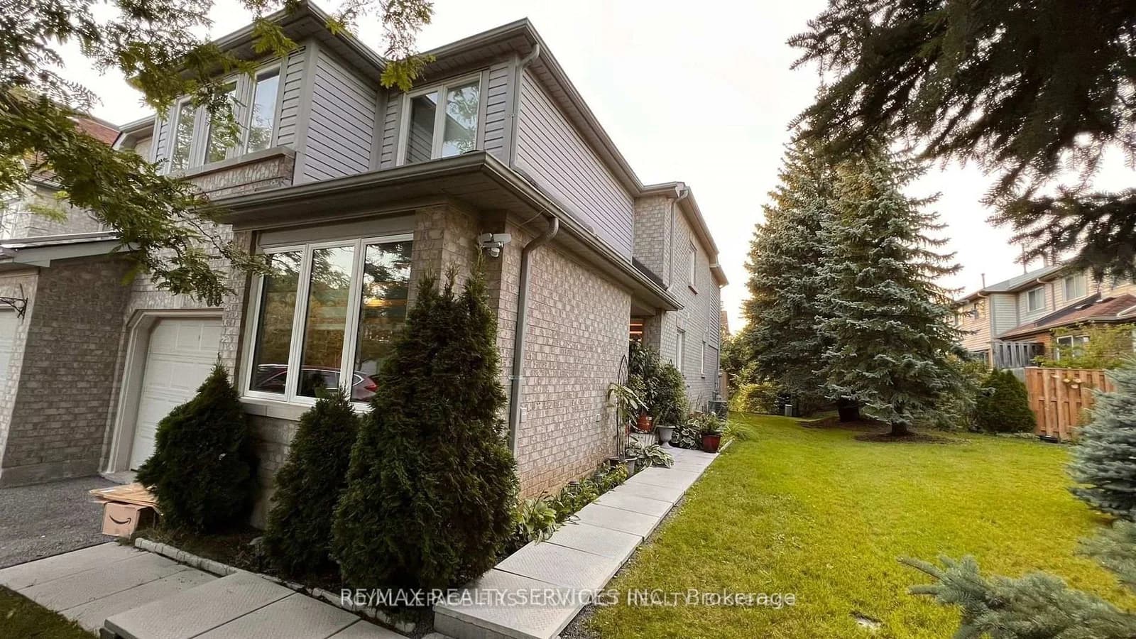 Thomas Street in Mississauga · Central Erin Mills — photo 2