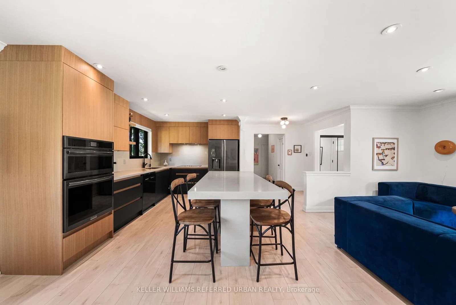 Bonnyview Drive in Toronto · Stonegate-Queensway — photo 2