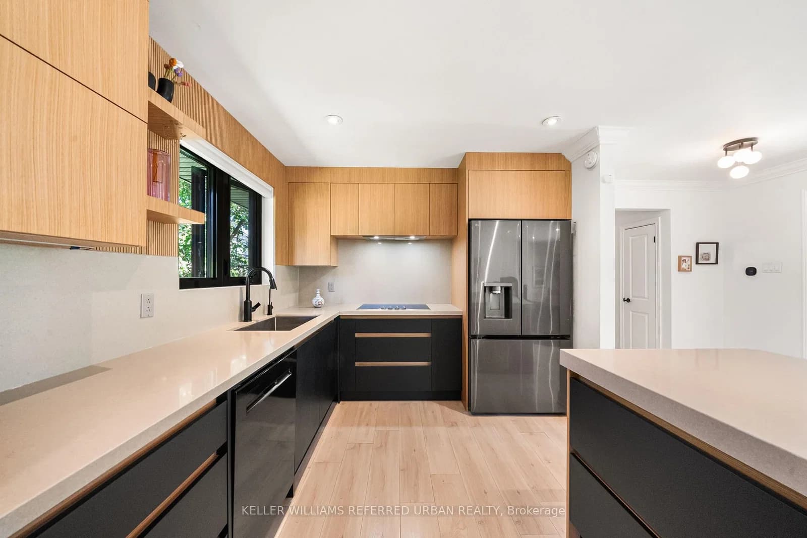 Bonnyview Drive in Toronto · Stonegate-Queensway — photo 3