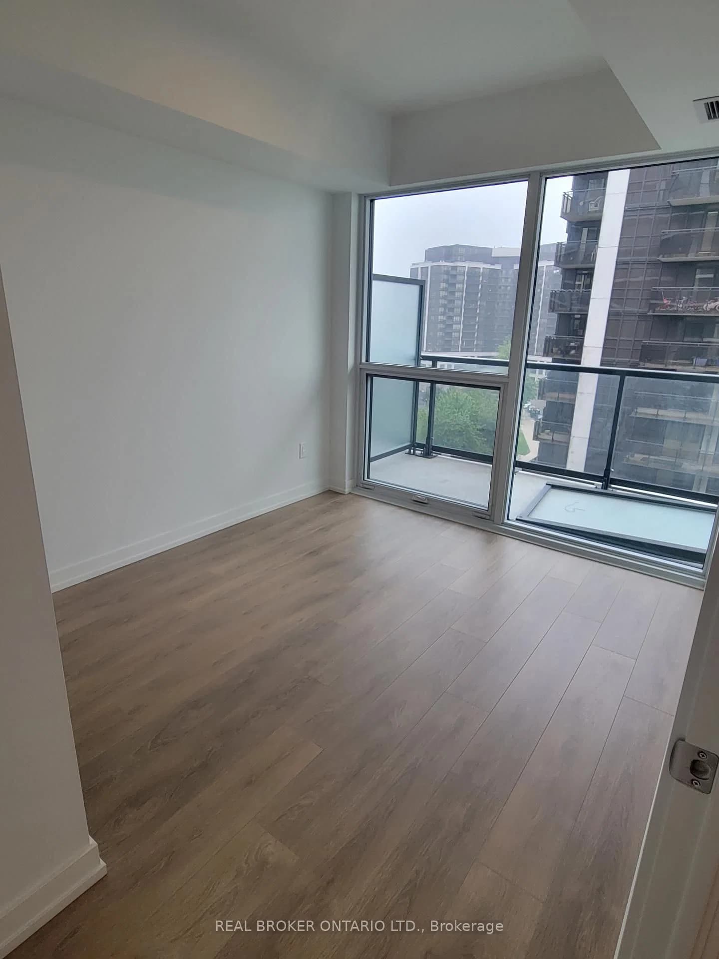 Sheppard Avenue in Toronto · York University Heights — photo 2