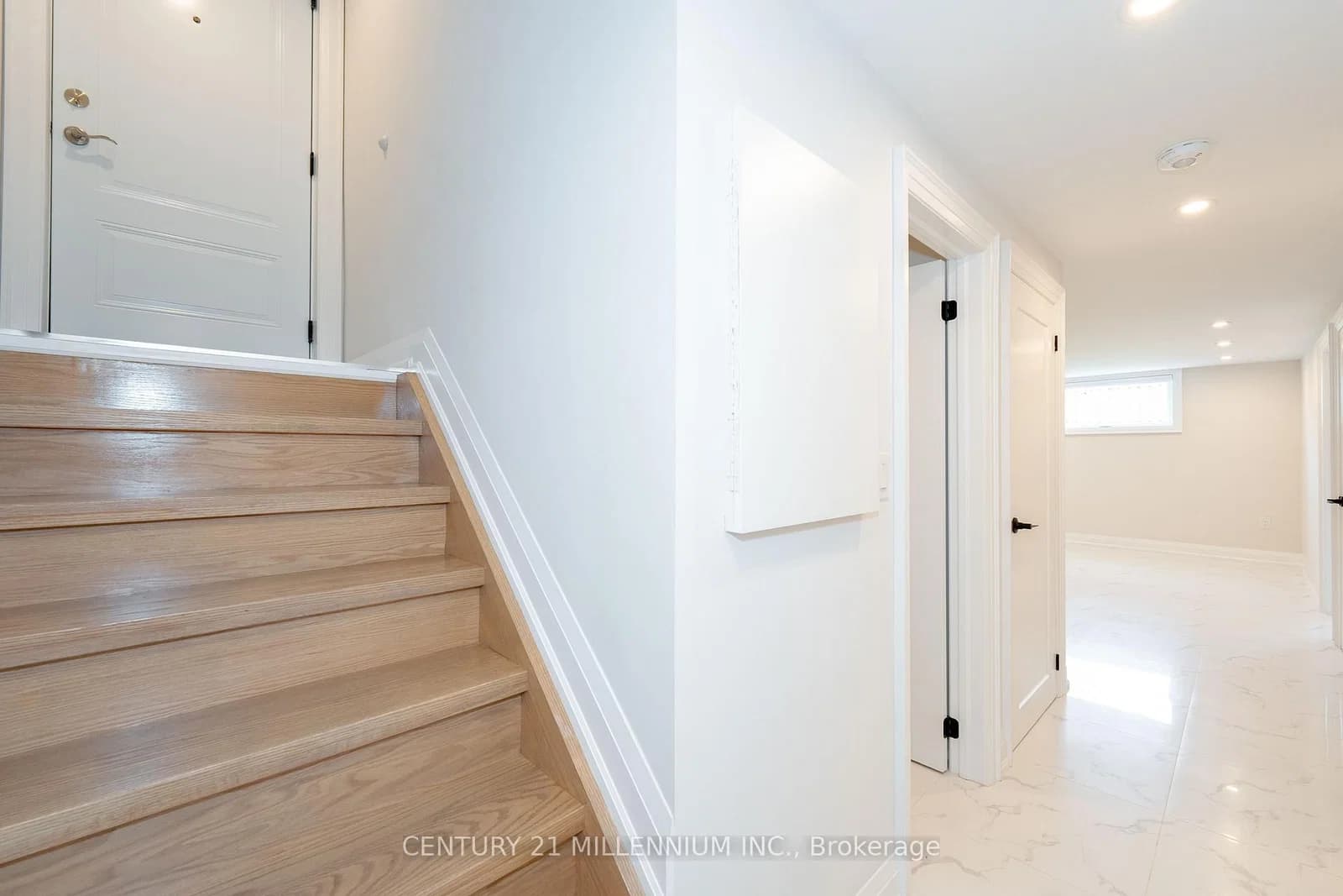 Mariposa Avenue in Toronto · Rockcliffe-Smythe — photo 3