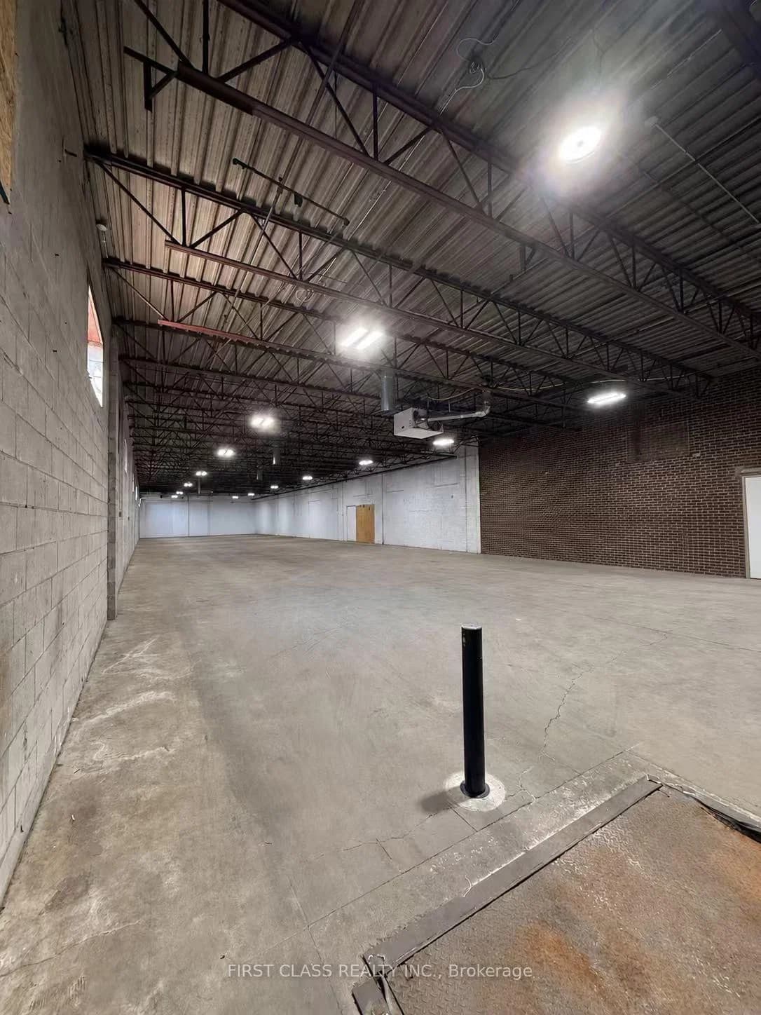 Brisbane Road 4 in Toronto · York University Heights — photo 2