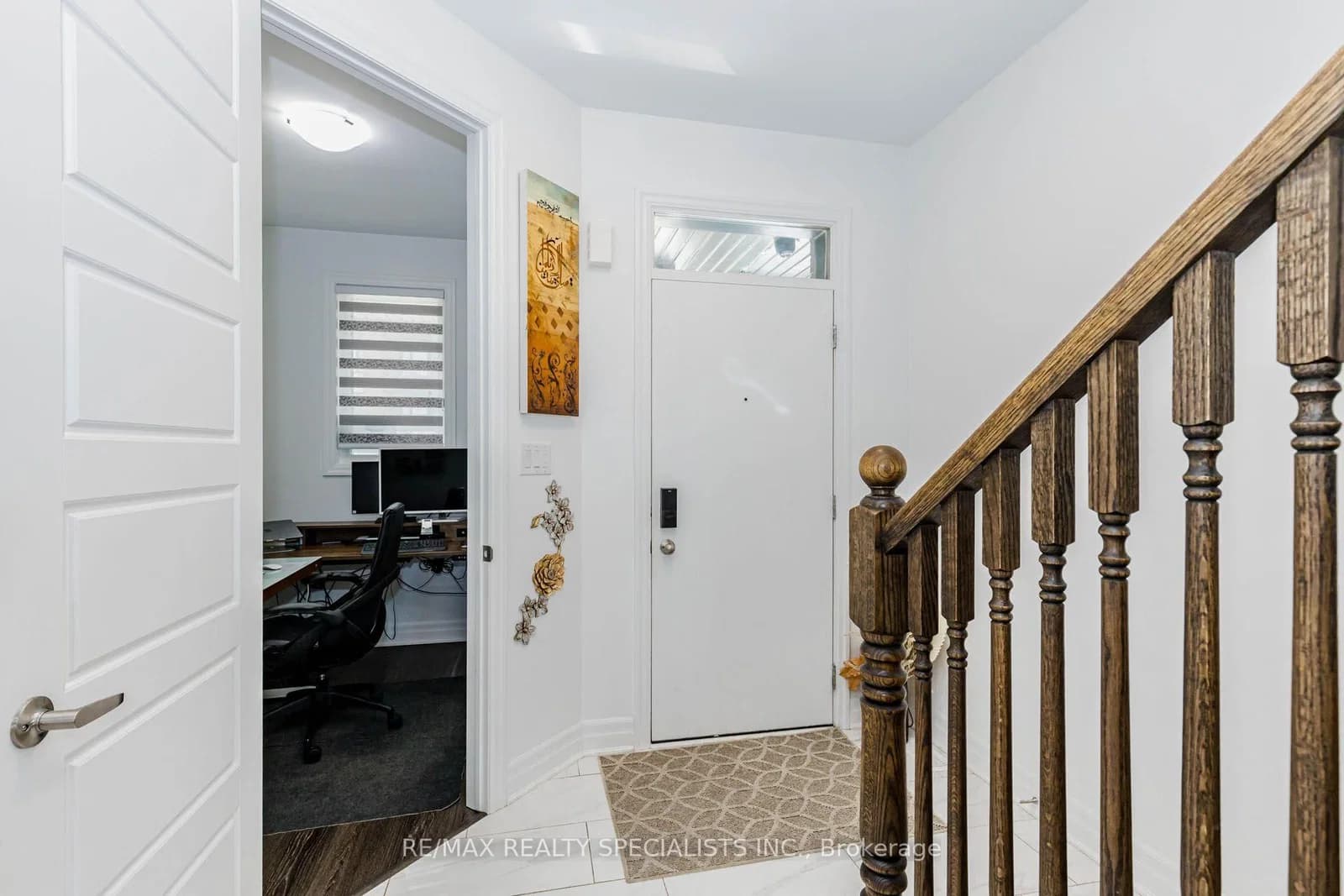 Gordon Krantz Avenue in Milton · Walker — photo 3