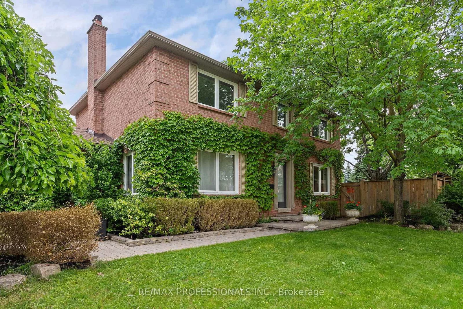 Edenwood Drive in Mississauga · Meadowvale — photo 2