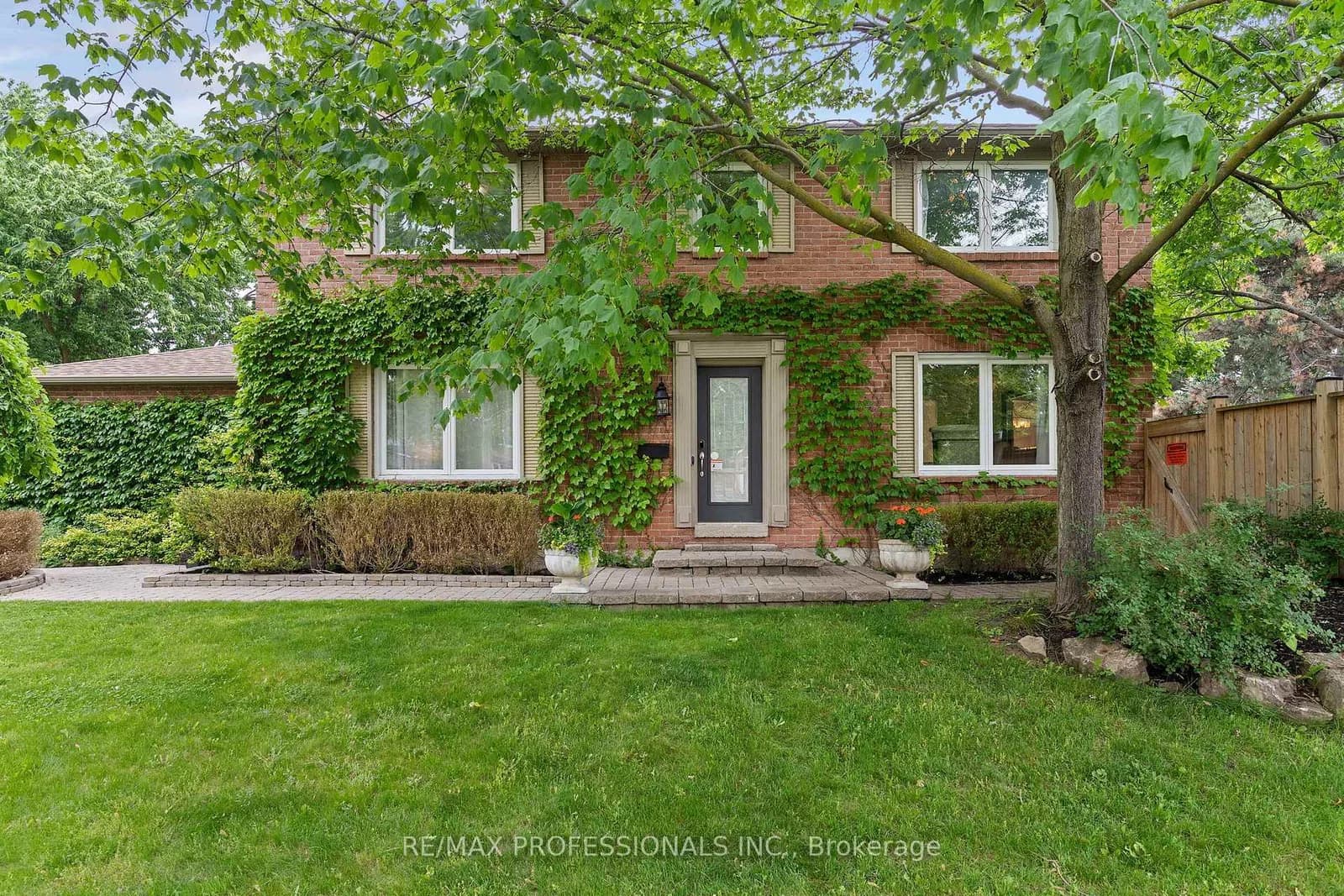 Edenwood Drive in Mississauga · Meadowvale — photo 3