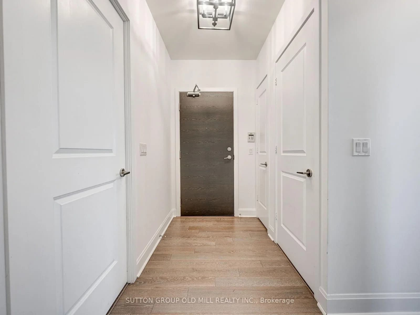 Shorebreeze Drive in Toronto · Mimico — photo 2