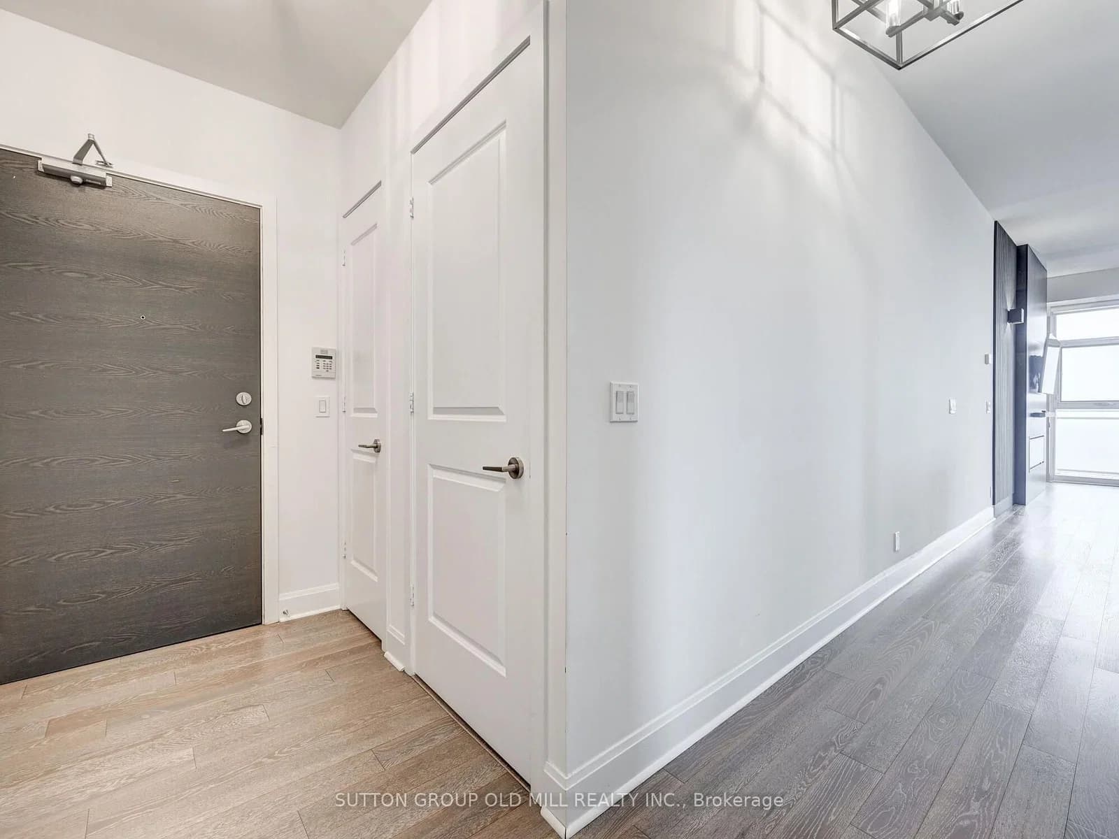 Shorebreeze Drive in Toronto · Mimico — photo 3
