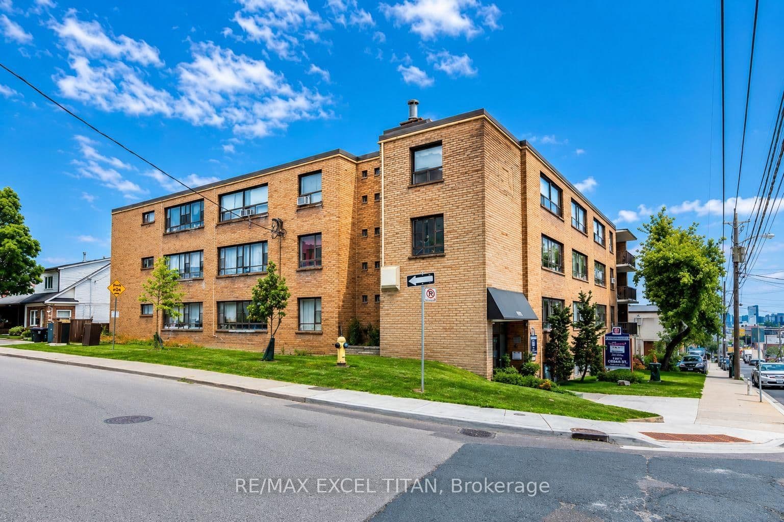 Photo of Eglinton Avenue in Toronto · Keelesdale-Eglinton West