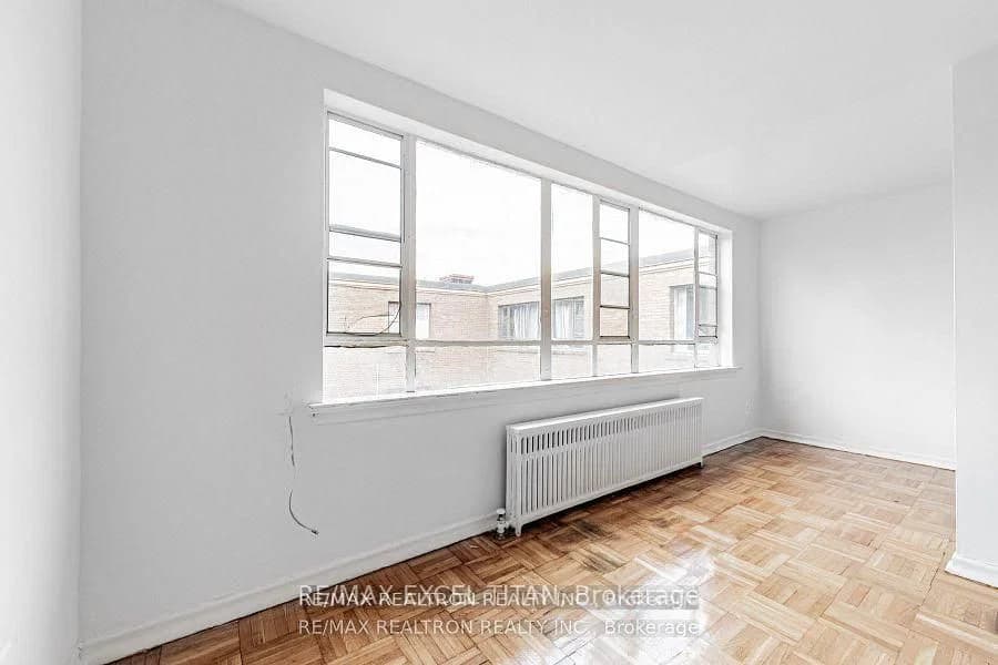 Eglinton Avenue in Toronto · Keelesdale-Eglinton West — photo 2