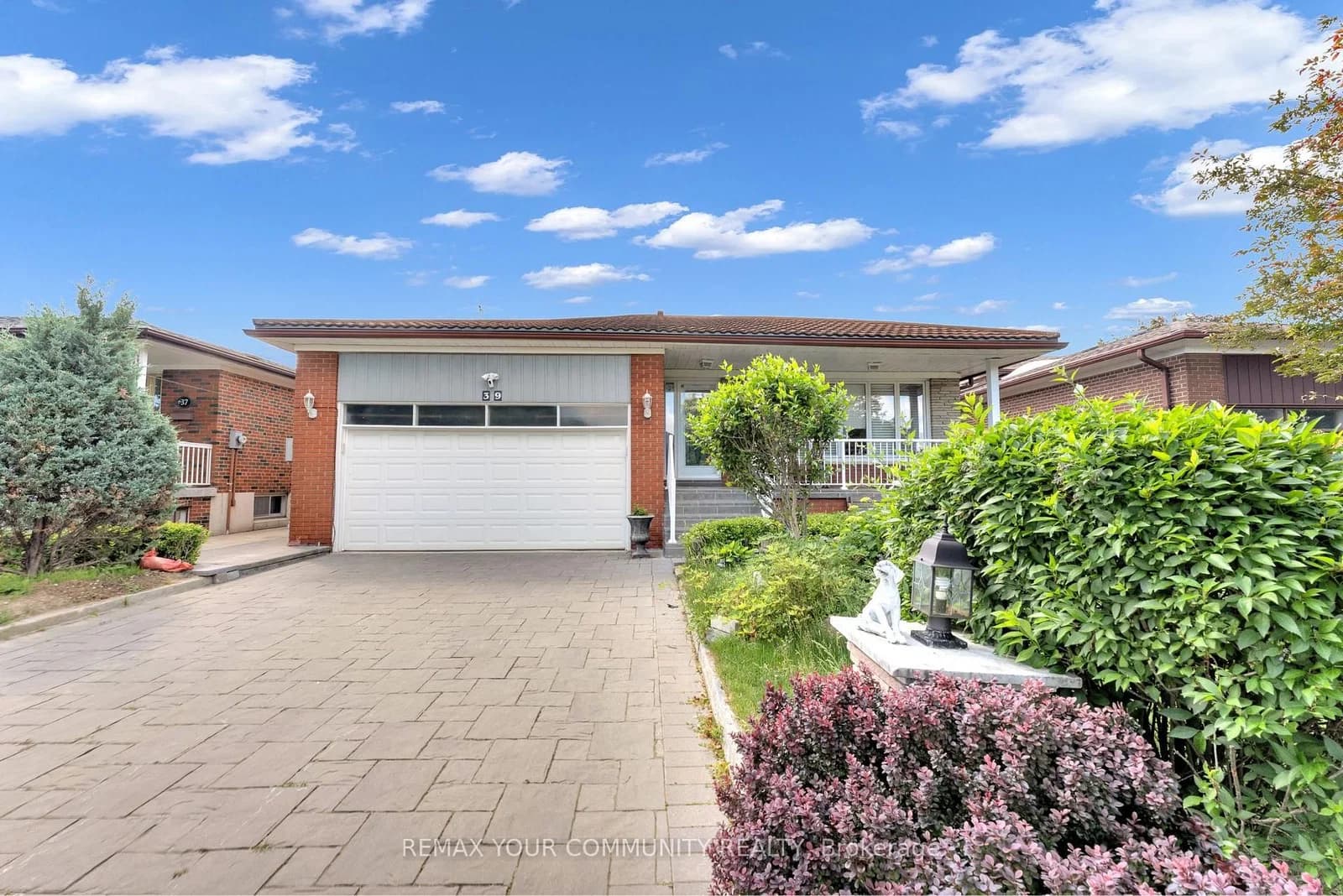Photo of Veerland Drive in Toronto · Rustic