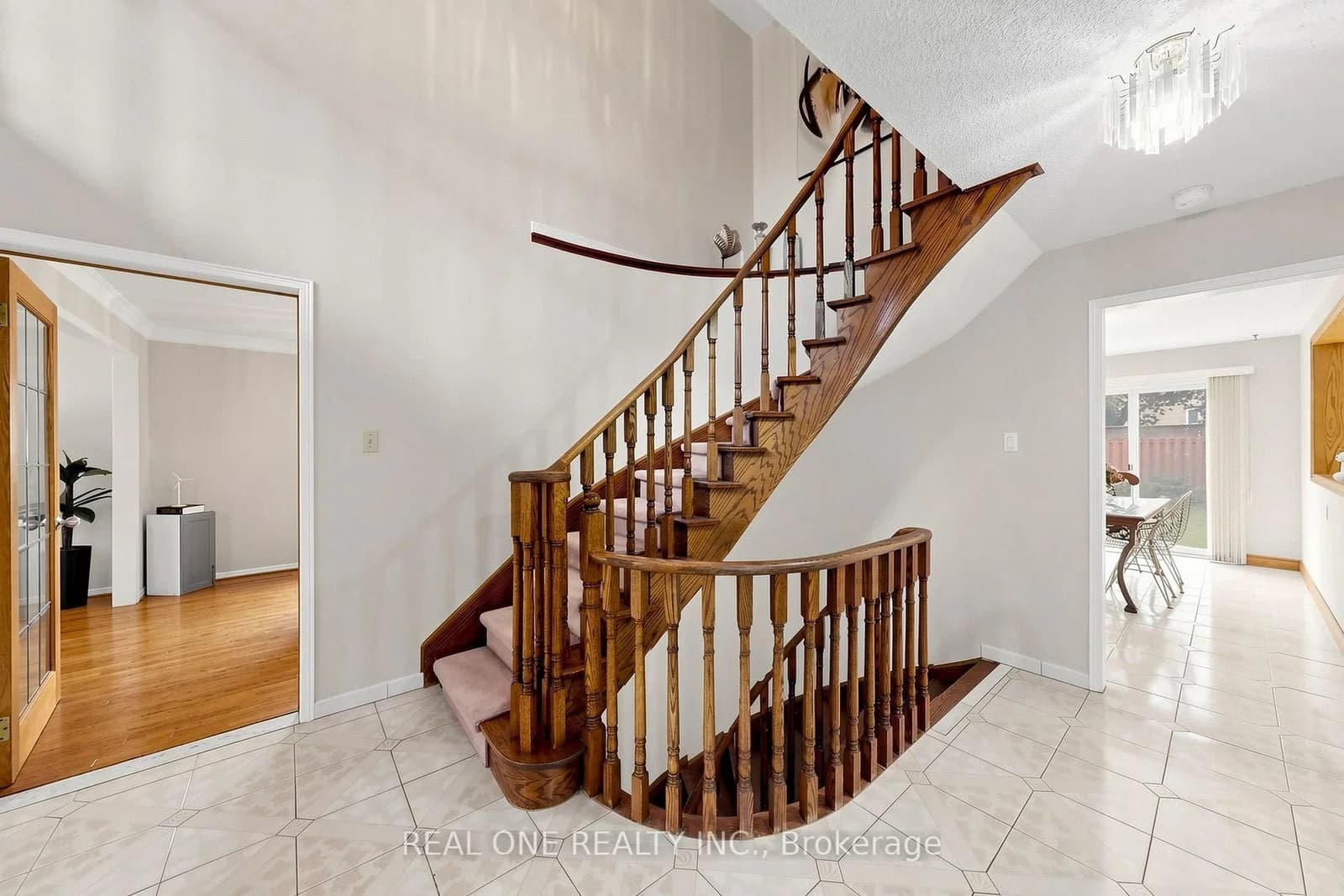 Pimlico Court in Mississauga · Central Erin Mills — photo 3