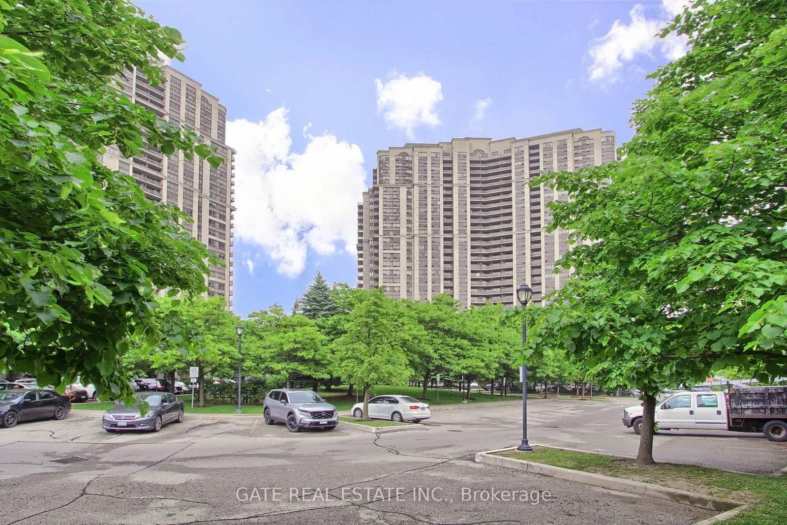 Humberwood Boulevard in Toronto · West Humber-Clairville — photo 2