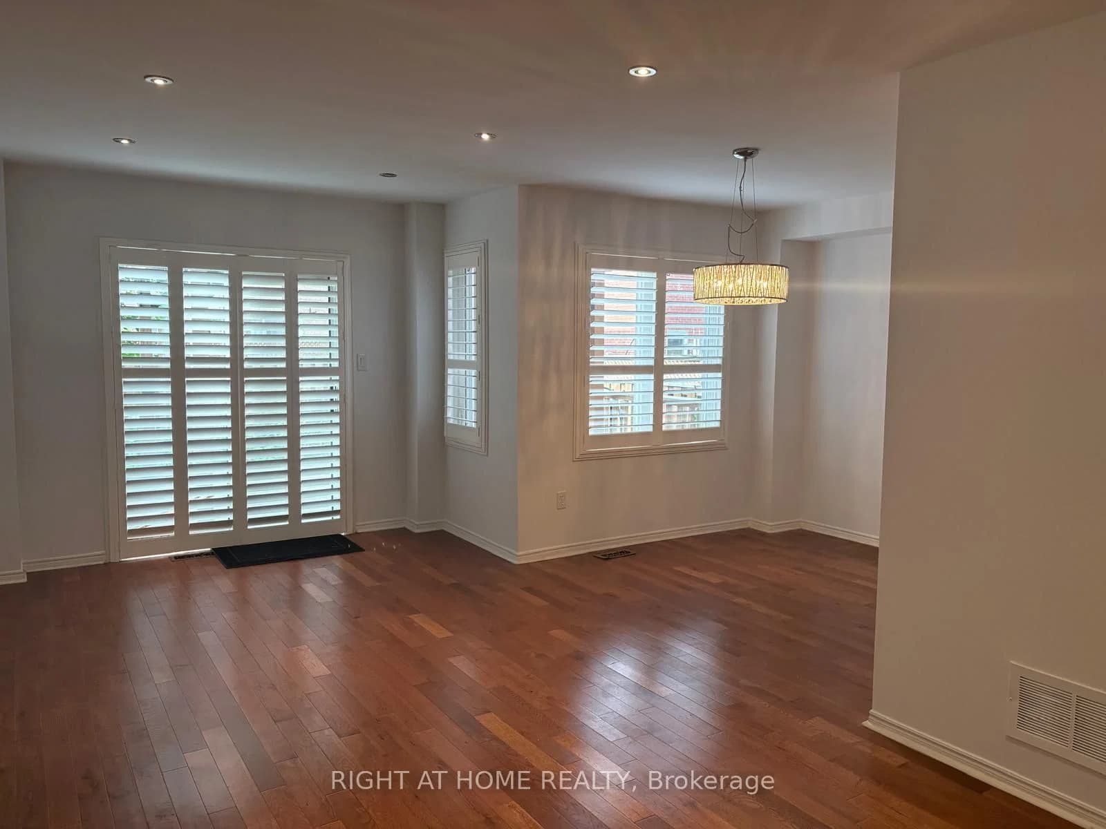 Sunley Crescent in Brampton · Fletcher's West — photo 2