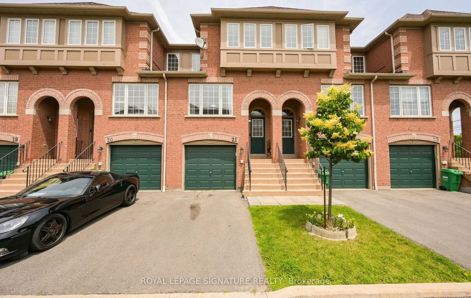 Cedarglen Gate in Mississauga · Erindale — photo 2