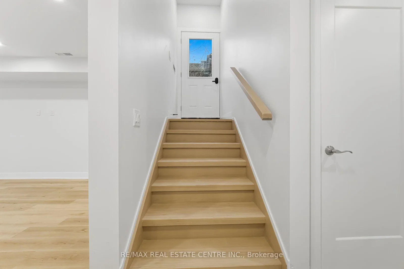 Bentley Drive in Toronto · Stonegate-Queensway — photo 3