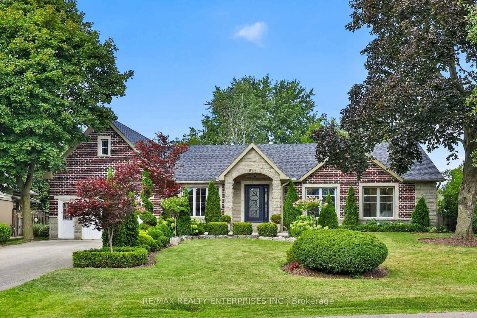 Photo of Savoy Crescent in Oakville · Southwest