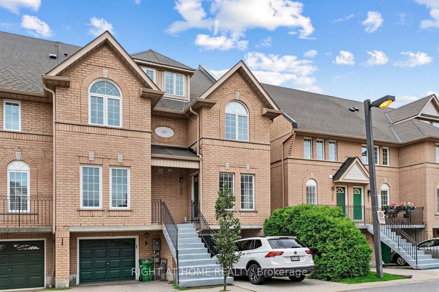 Strathaven Drive in Mississauga · Hurontario — photo 2