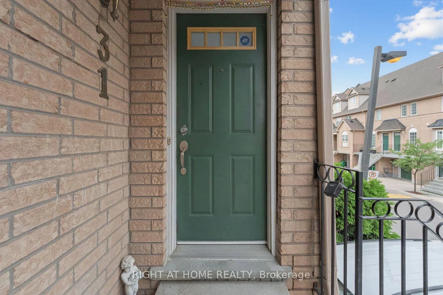 Strathaven Drive in Mississauga · Hurontario — photo 3