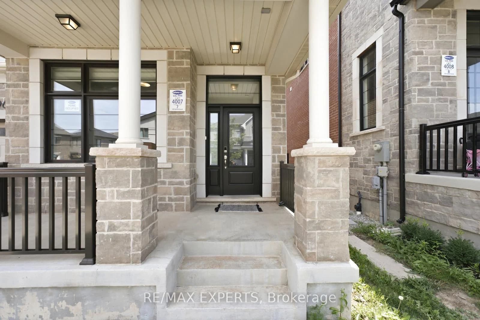Aymond Crescent in Oakville · Joshua Meadows — photo 2