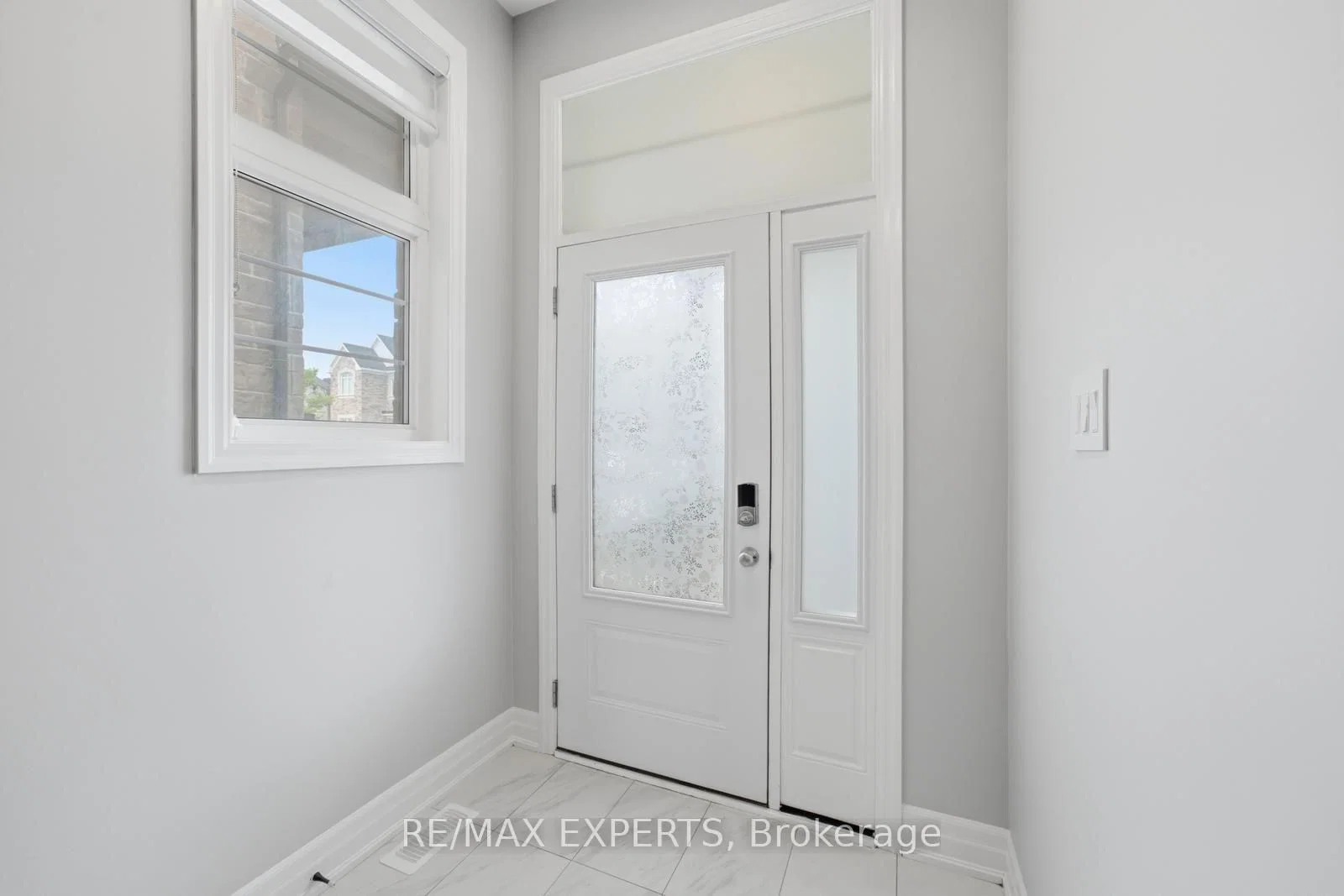 Aymond Crescent in Oakville · Joshua Meadows — photo 3