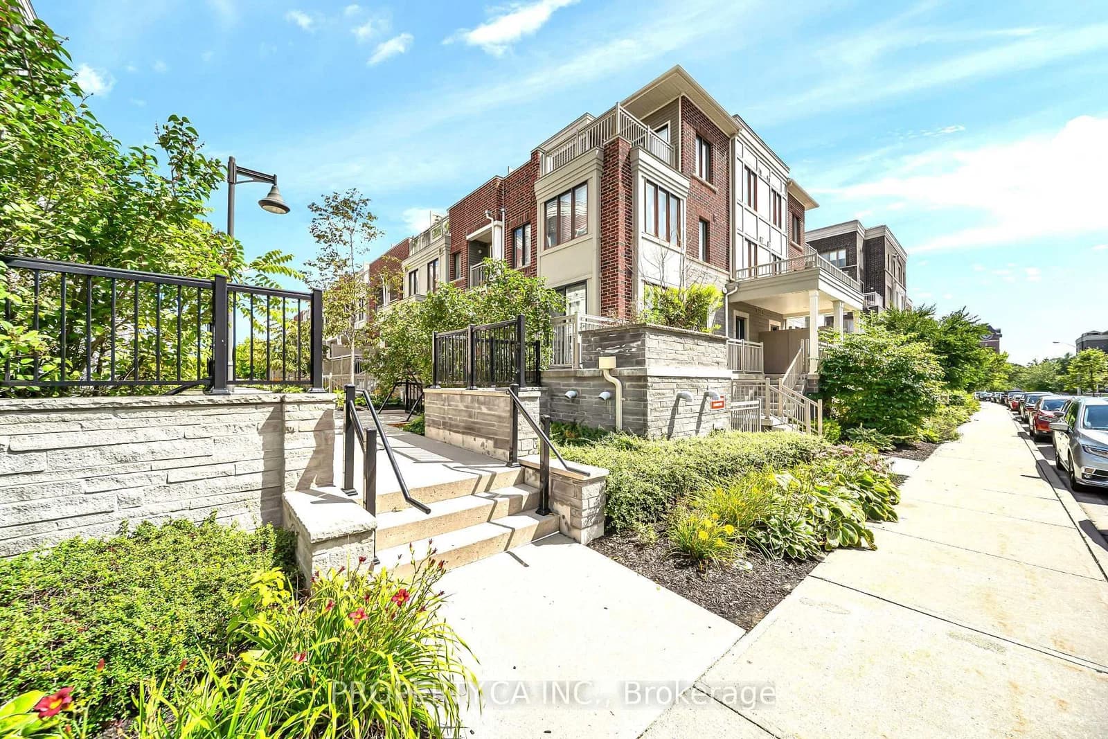 Long Branch Avenue in Toronto · Long Branch — photo 2