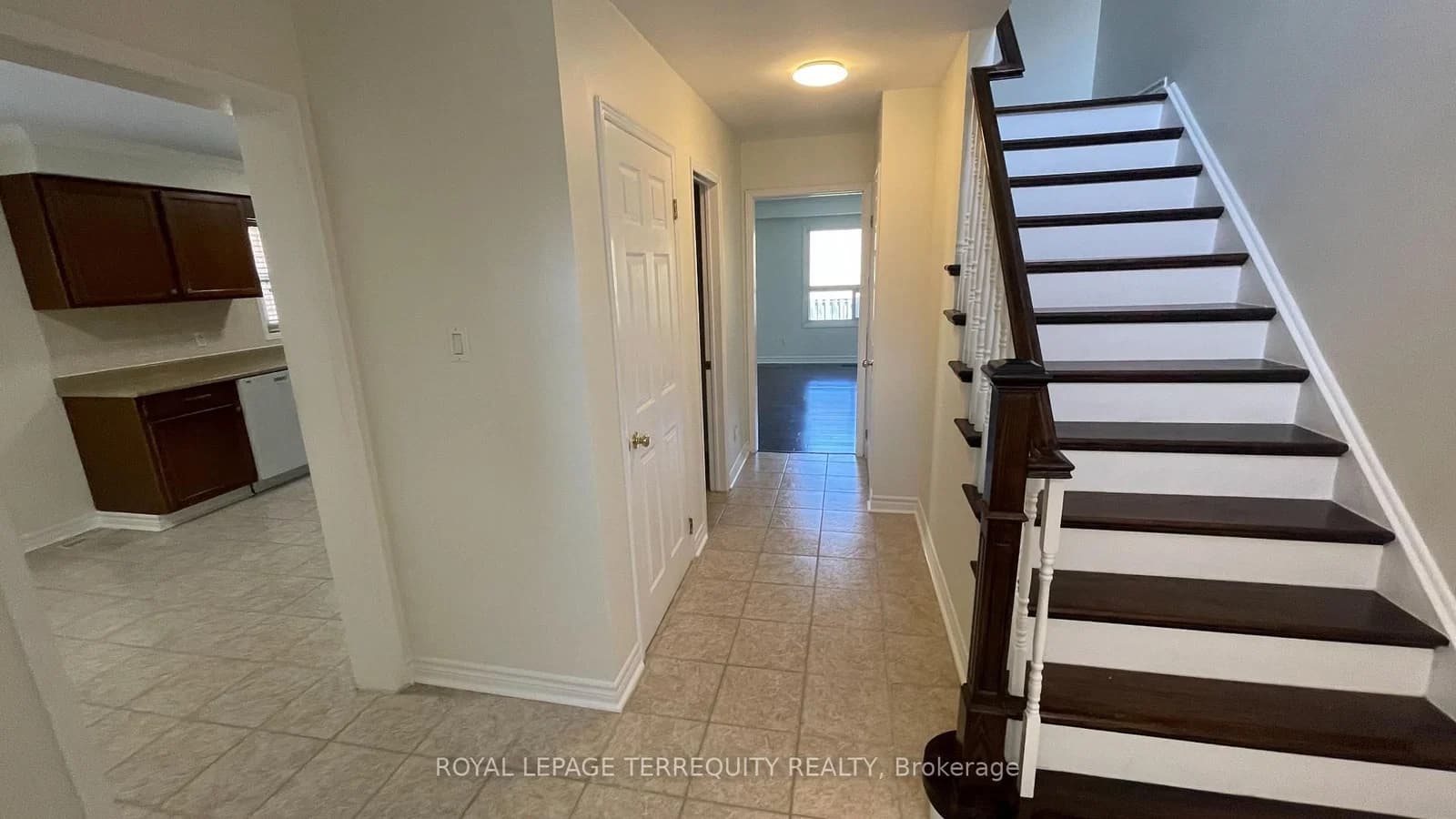 Bracknell Crescent in Mississauga · Meadowvale — photo 3