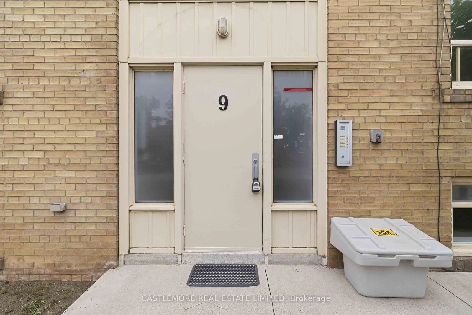 Allenby Avenue in Toronto · Elms-Old Rexdale — photo 2