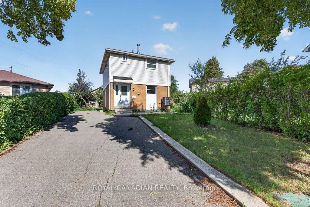 Damascus Drive in Toronto · West Humber-Clairville — photo 3