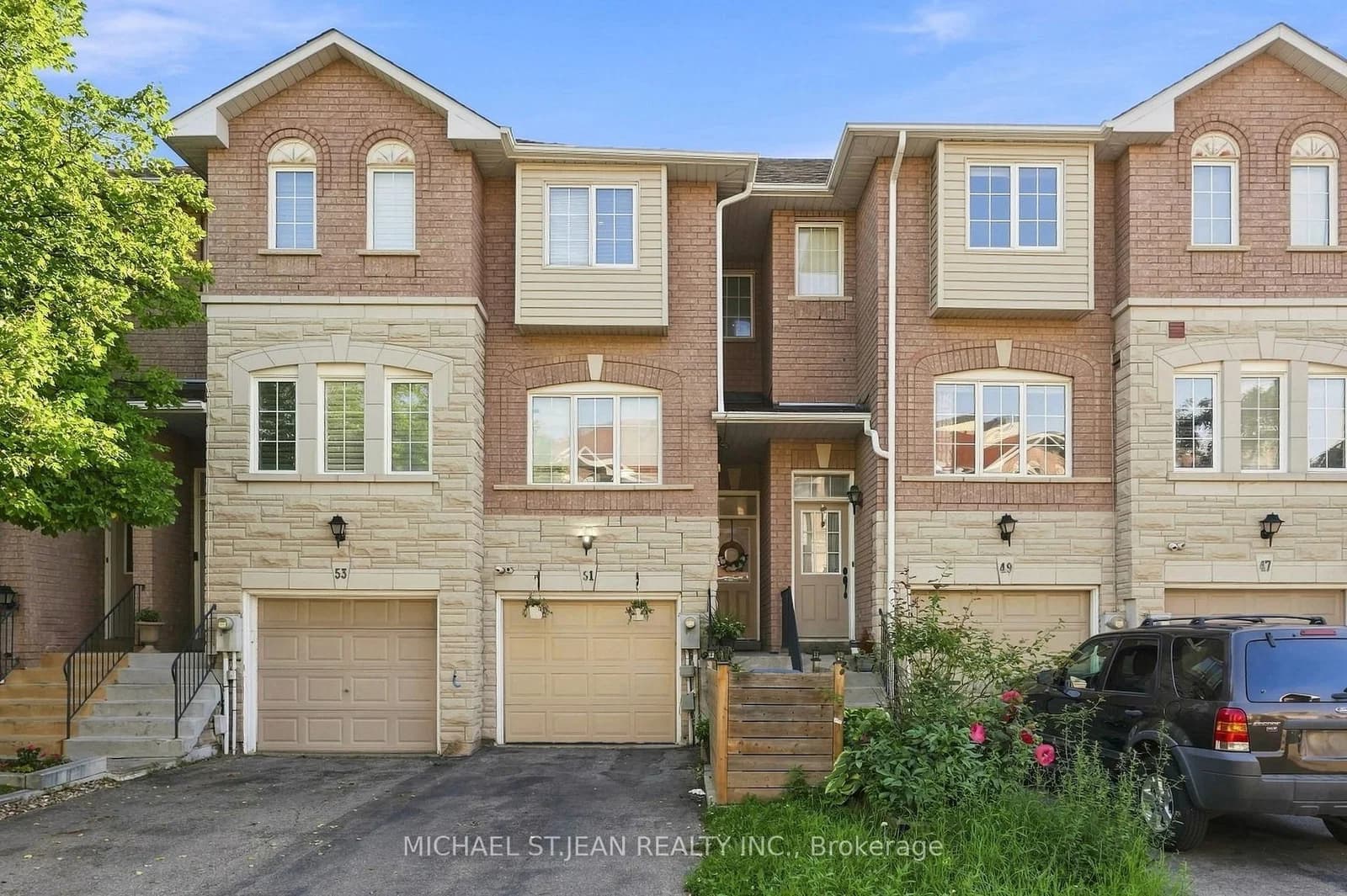 Mount Dennis Drive in Toronto · Mount Dennis — photo 2