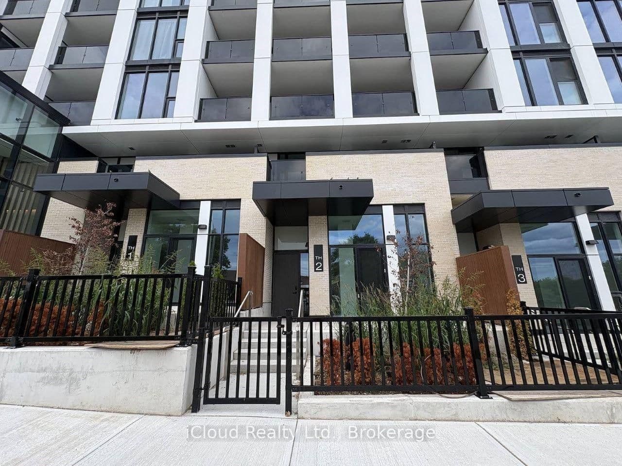 Photo of Fairview Road 02 in Mississauga · Mississauga Valleys