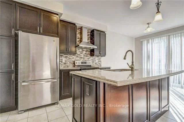 Enford Crescent in Brampton · Northwest Brampton — photo 2