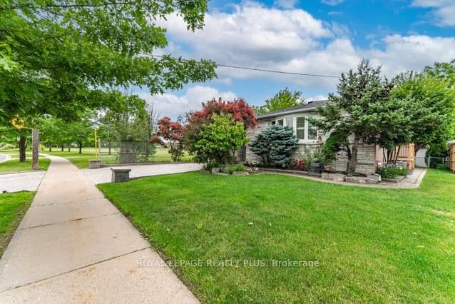 Photo of Hullmar Drive in Toronto · Black Creek