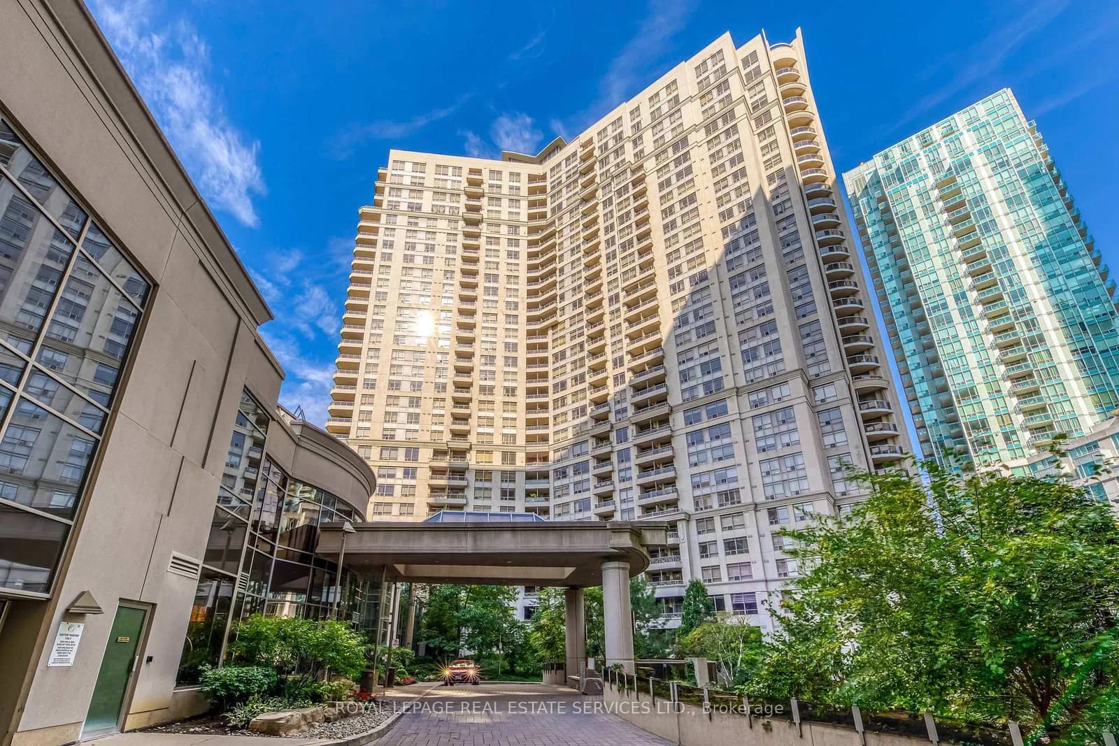 Photo of Duke Of York Boulevard in Mississauga · City Centre