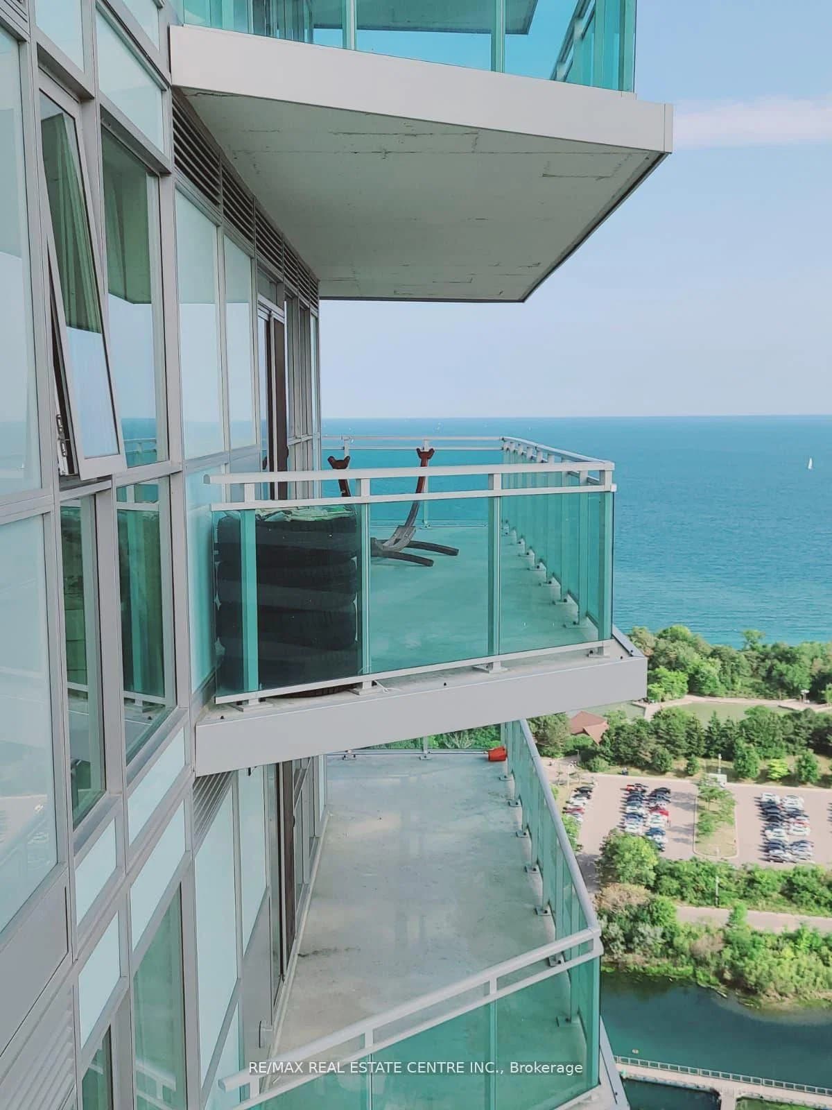 Shore Breeze Drive in Toronto · Mimico — photo 2