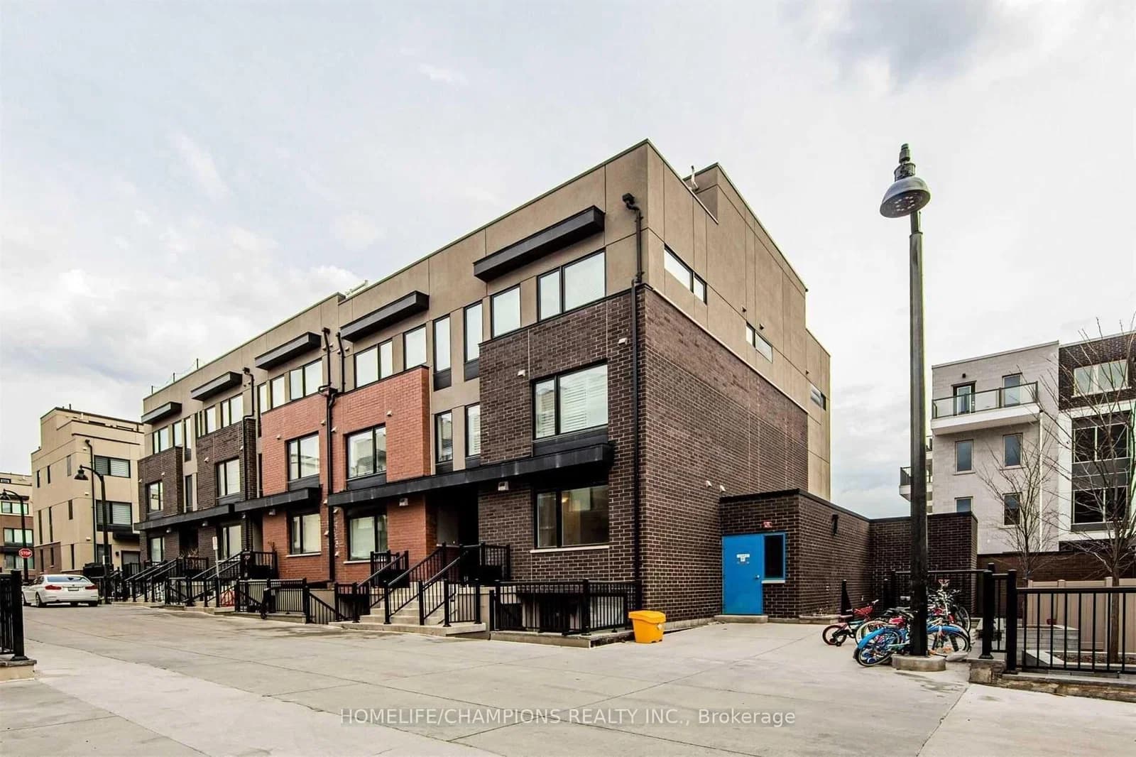 William Duncan Road in Toronto · Downsview-Roding-CFB — photo 2