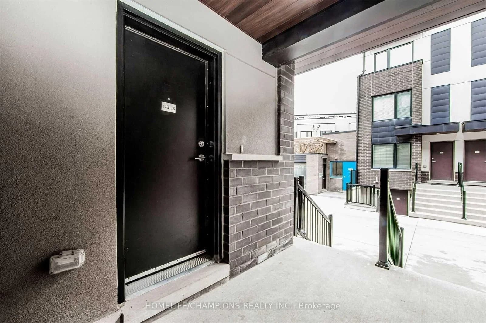 William Duncan Road in Toronto · Downsview-Roding-CFB — photo 3