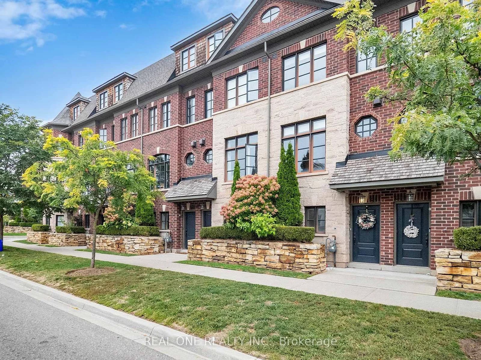 Photo of Lillykin Street in Oakville · River Oaks